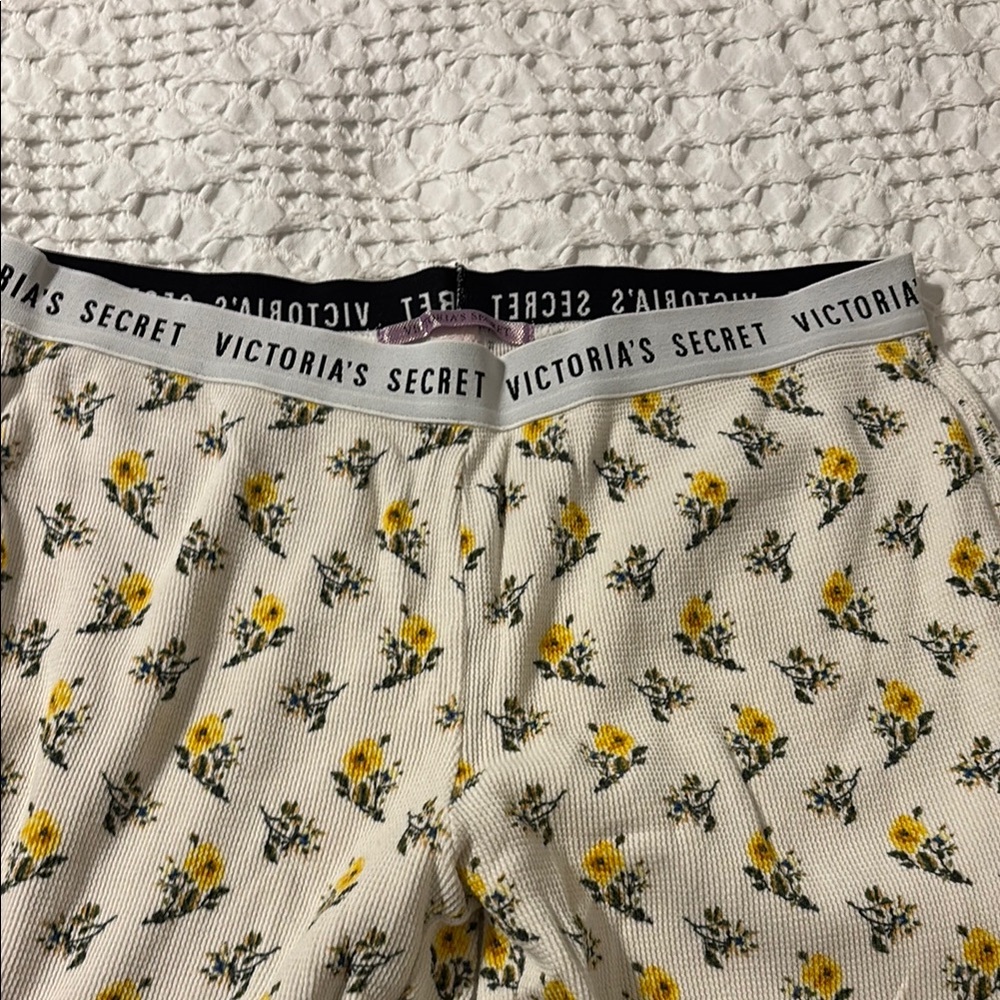 Victoria's Secret women's Pajamas - Cream with Yellow Floral - Picture 4 of 7